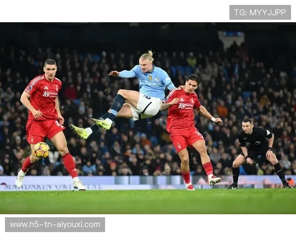 曼城德布劳内极限外脚背挑射惊艳所有人