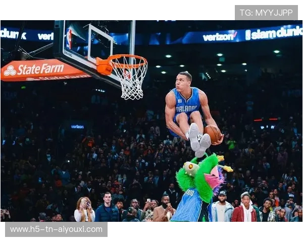 赛场“花式秀技”：突破、传球、扣篮全纪录，篮球花式扣篮