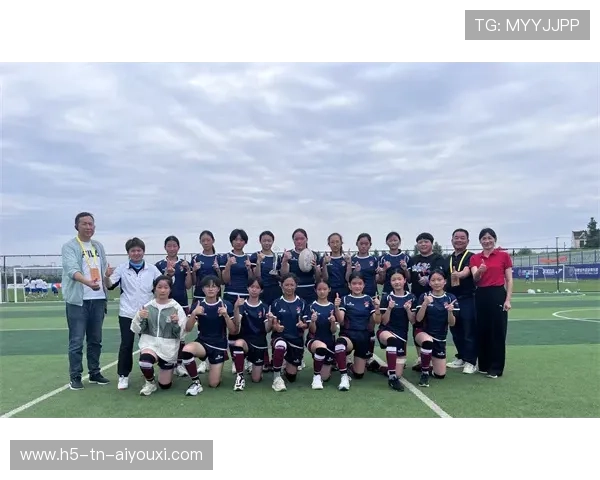 “美洲狮队奋勇拼搏，征战橄榄球冠军锦标赛”